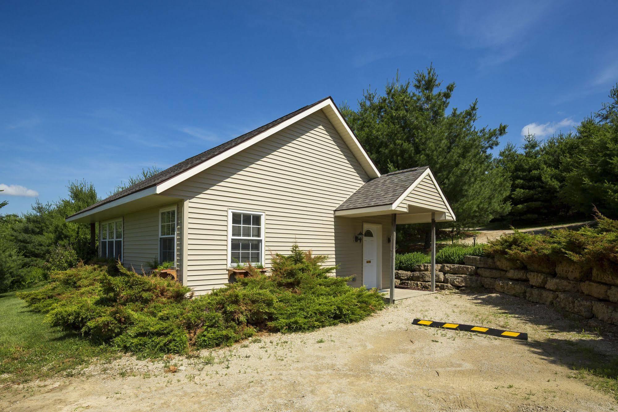 Hawk Valley Retreat & Cottages Galena Exterior photo
