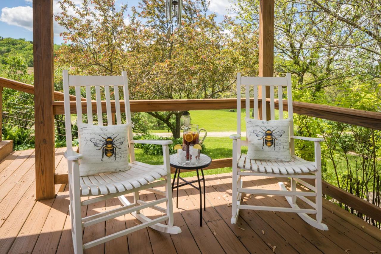 Hawk Valley Retreat & Cottages Galena Exterior photo
